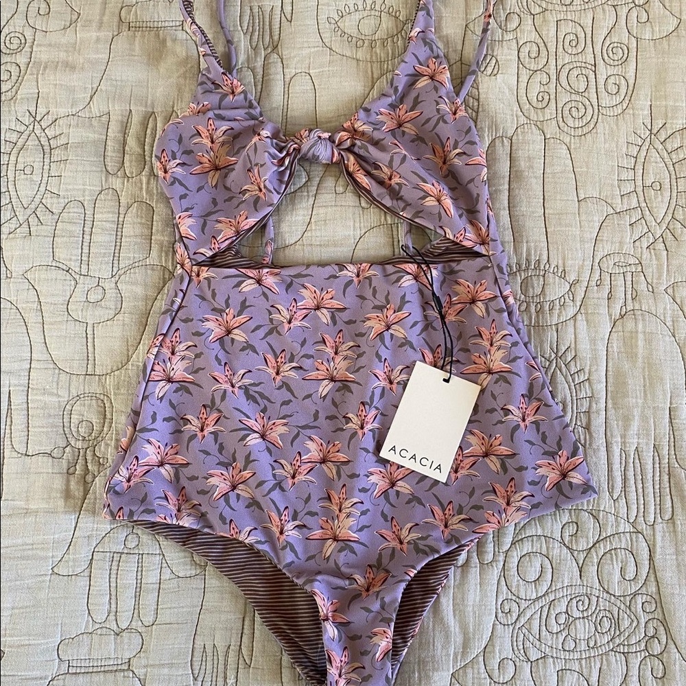 NWT Acacia Indies lily